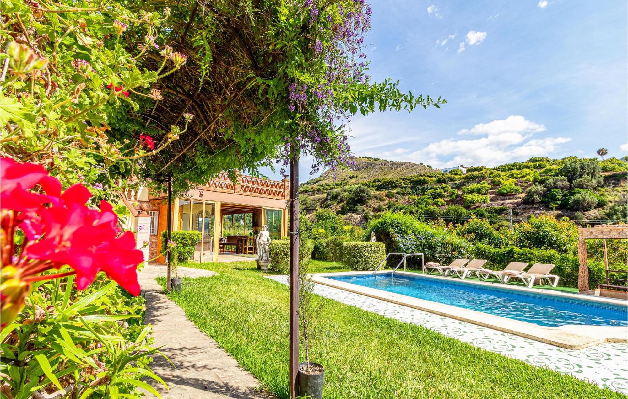 In With 3 Bedrooms, Wifi&outdoor Swimming Pool Vakantiehuis *