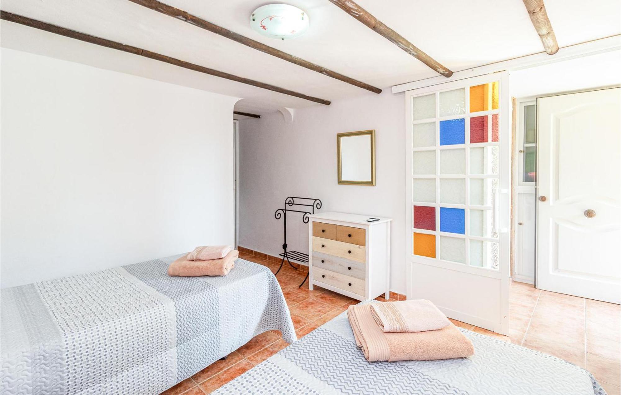 In With 3 Bedrooms, Wifi&outdoor Swimming Pool