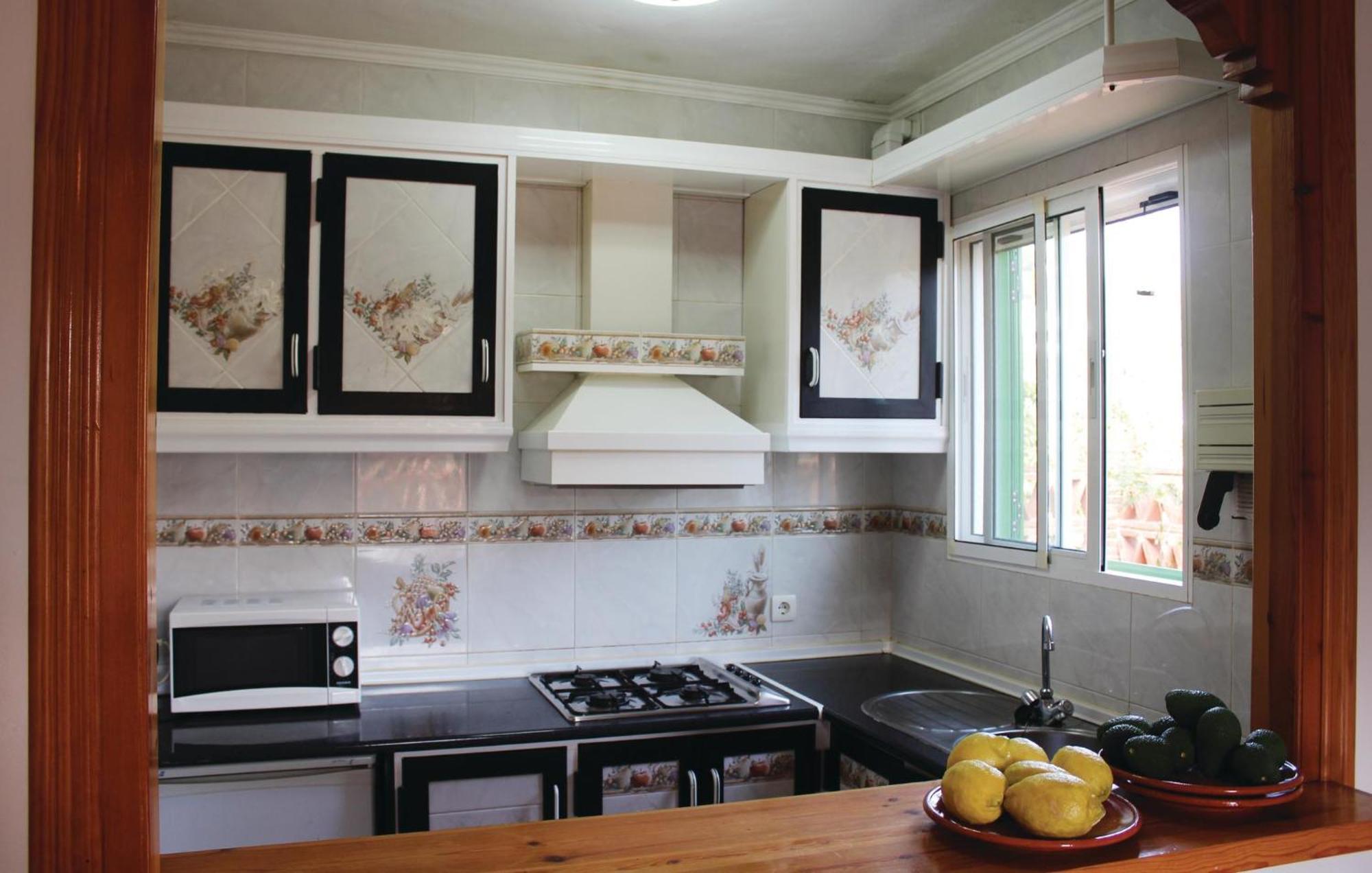 In With 3 Bedrooms, Wifi&outdoor Swimming Pool Vakantiehuis Nerja