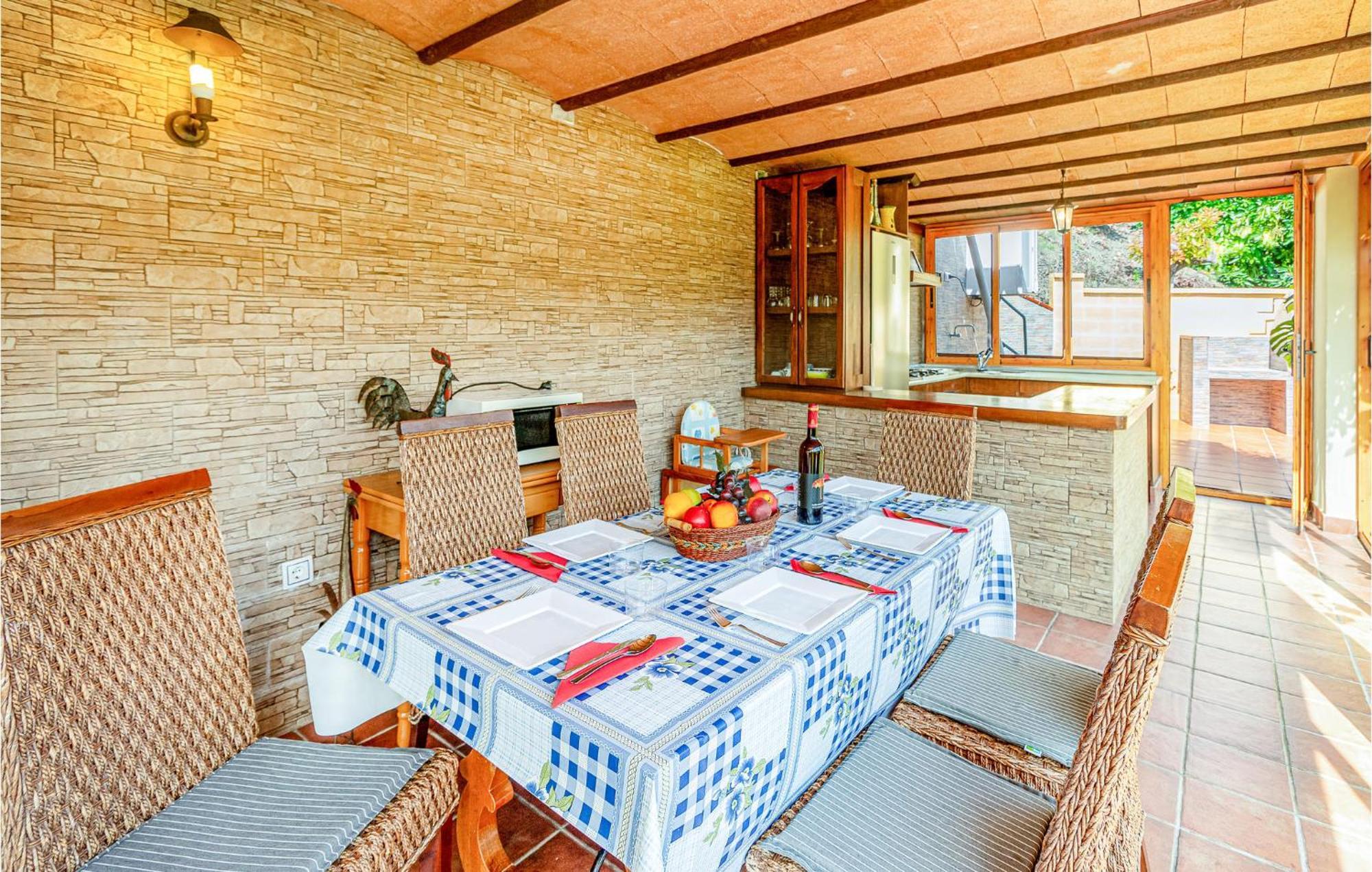 In With 3 Bedrooms, Wifi&outdoor Swimming Pool Nerja