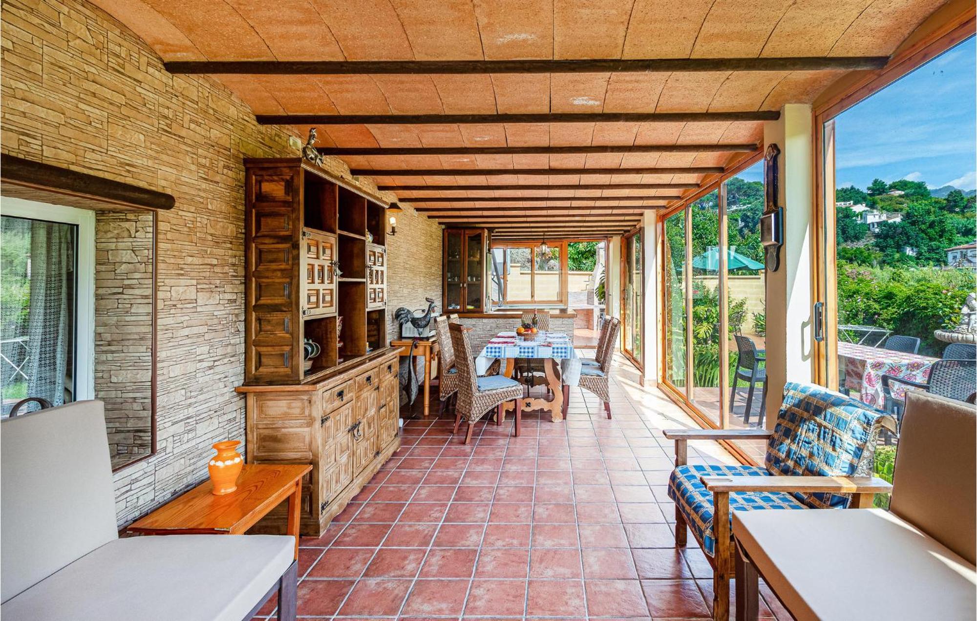 In With 3 Bedrooms, Wifi&outdoor Swimming Pool Nerja